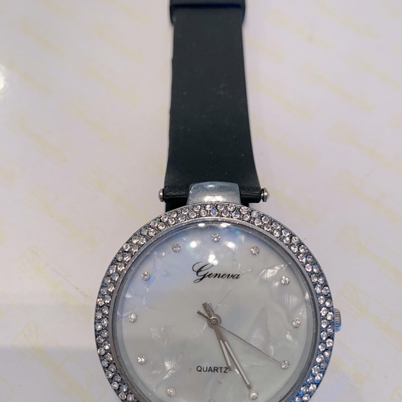 Geneva Fashion Quartz Watch Rhinestone Dial - Picture 5 of 7